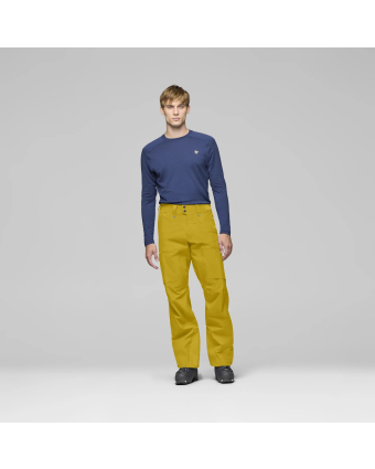 Norrøna 1022-24-8874-model-f.png